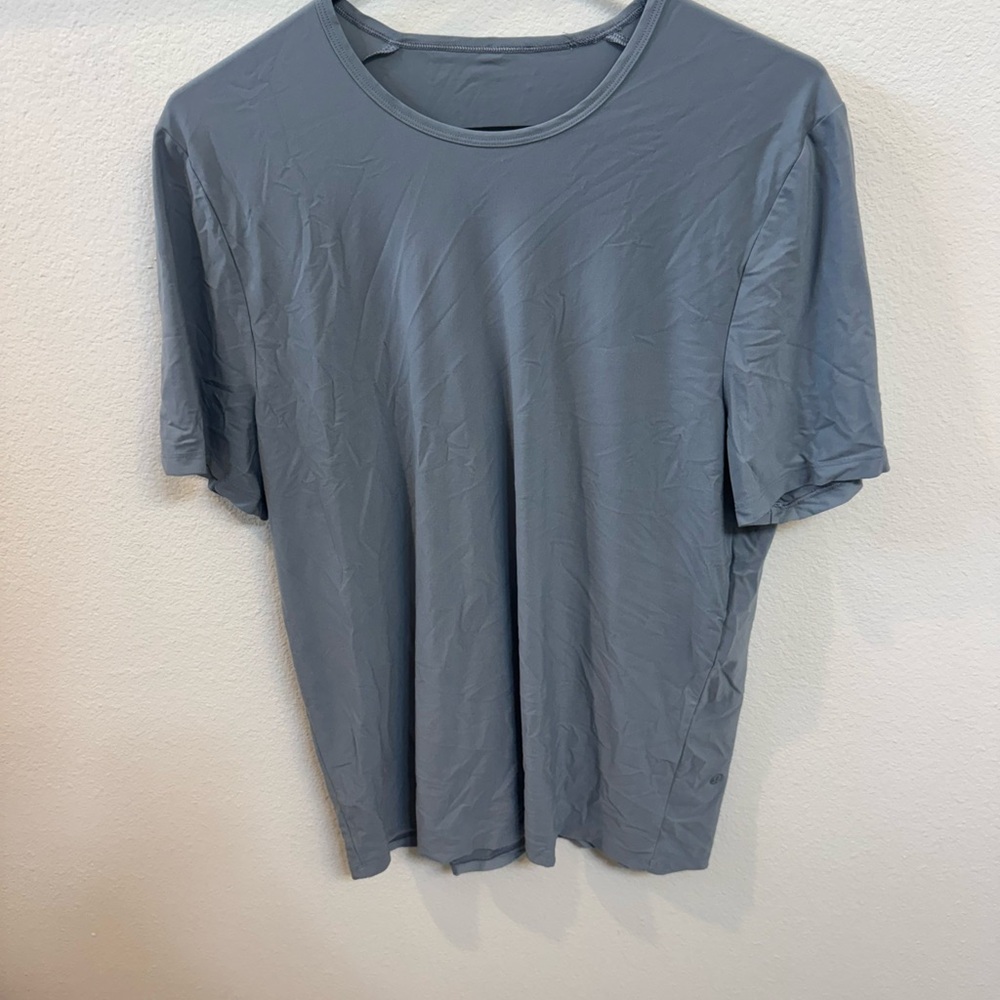 Lululemon Men's Gray T-Shirt
